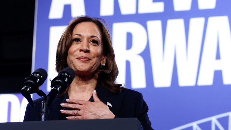 108043757 17280824652024 10 04t225019z 482285537 rc2ydaaawy6t rtrmadp 0 usa election harris