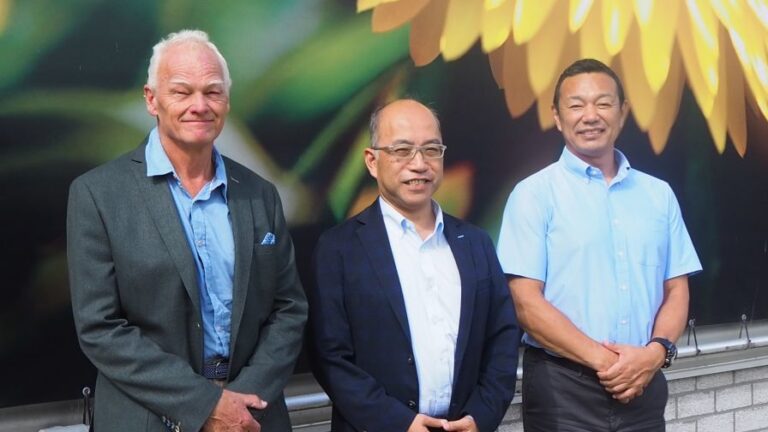 Jeroen Egtberts Yasunori Yomo Munenori Inagaki left to right Suntory Flowers Europe and MNP