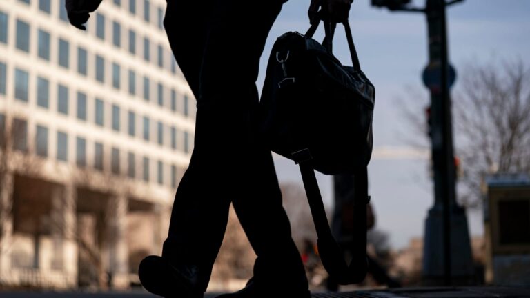 108114921 1741797726203 gettyimages 2204111314 US FEDERAL WORKERS
